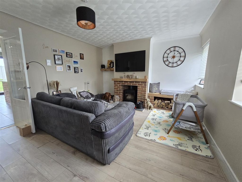 Property photo 3 of 22 Sitting Room