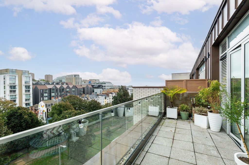 Property photo 2 of 22