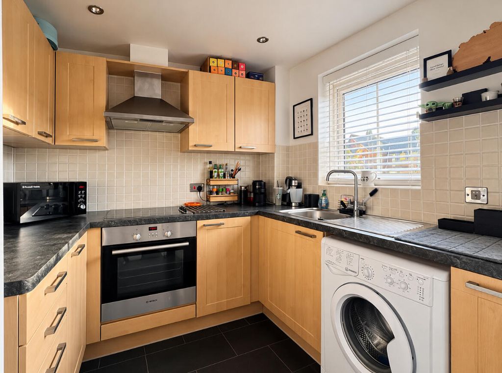 Property photo 3 of 8 Kitchen