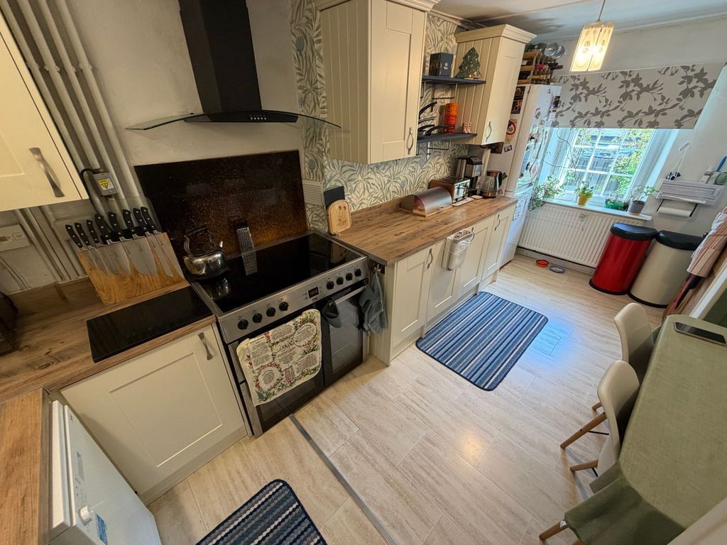 Property photo 2 of 26