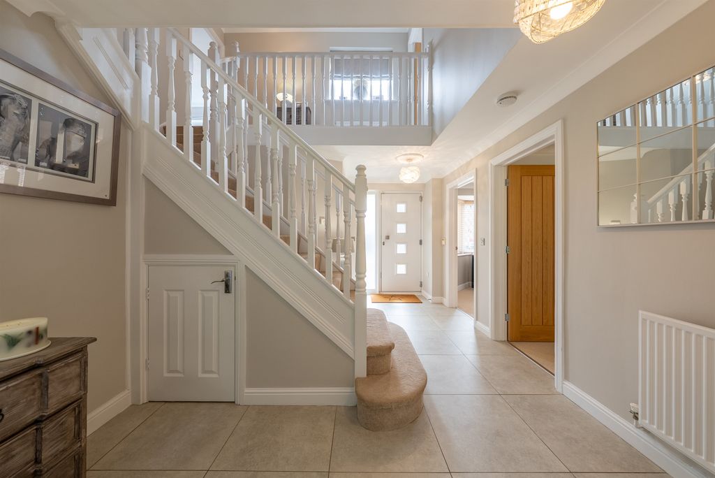 Property photo 2 of 33