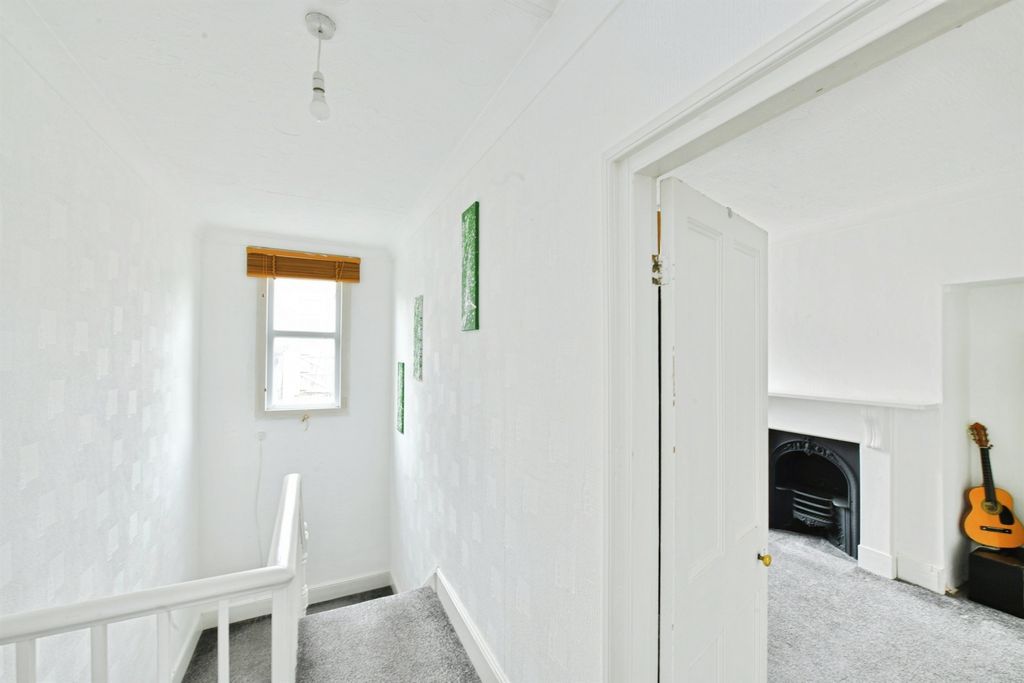 Property photo 2 of 28