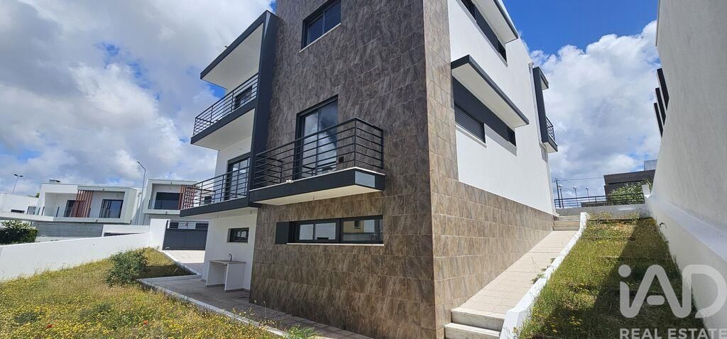 Property photo 2 of 32