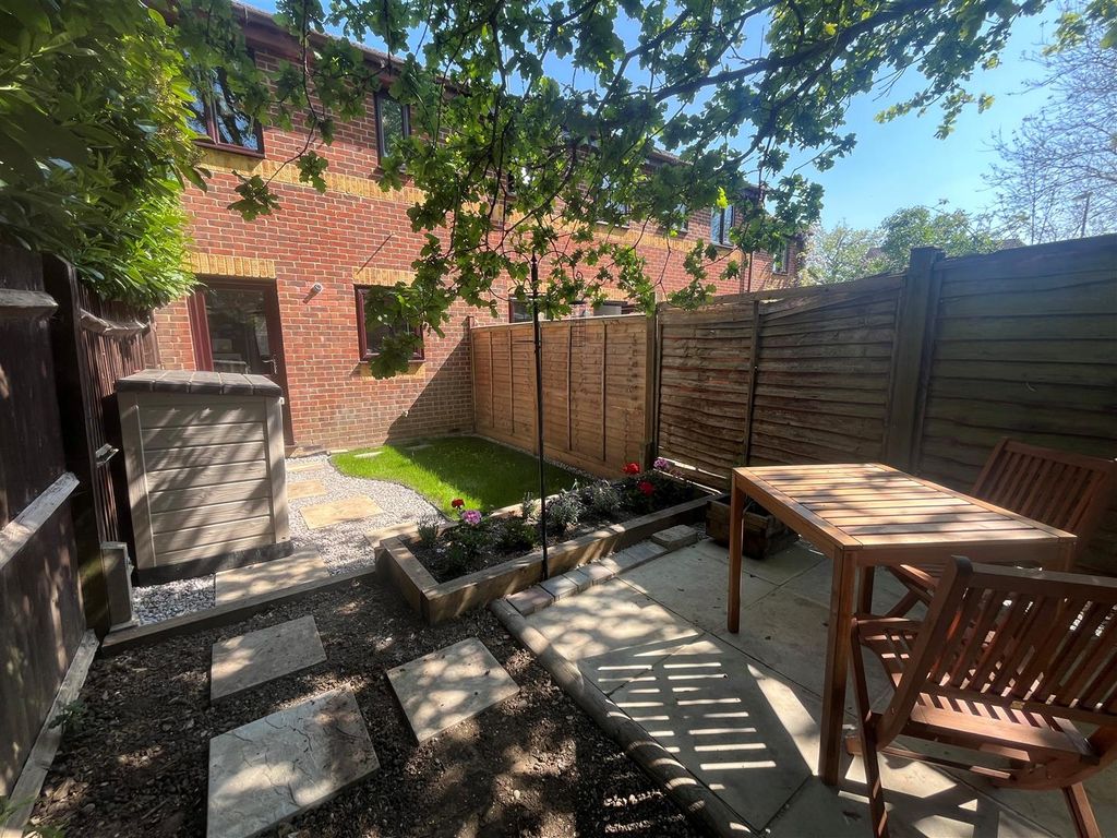 Property photo 2 of 12 Garden