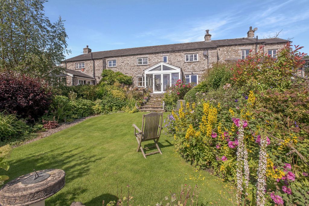 Property photo 1 of 33