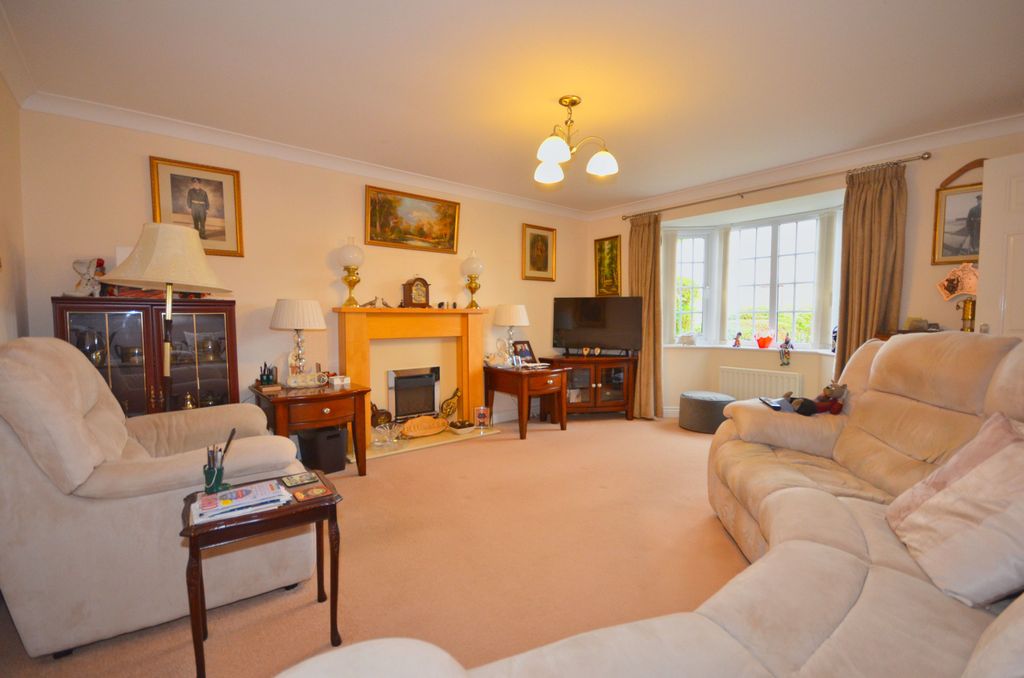 Property photo 2 of 37