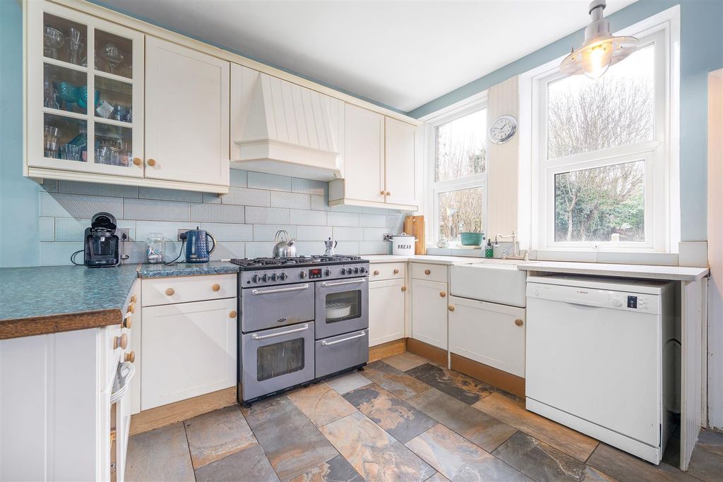 Property photo 3 of 17 Samos Road-6.Jpg