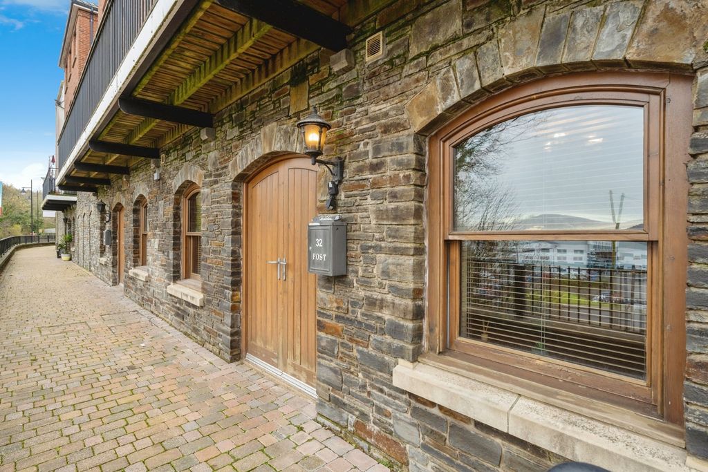 Property photo 2 of 17 Pbox-Img.Jpg