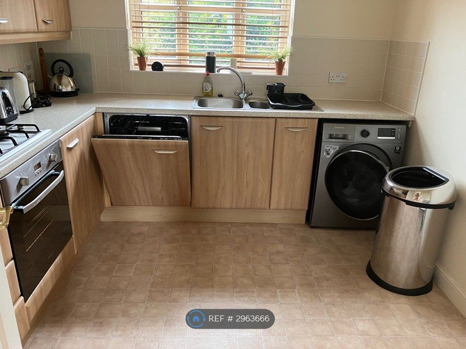 Property photo 3 of 7 Kitchen