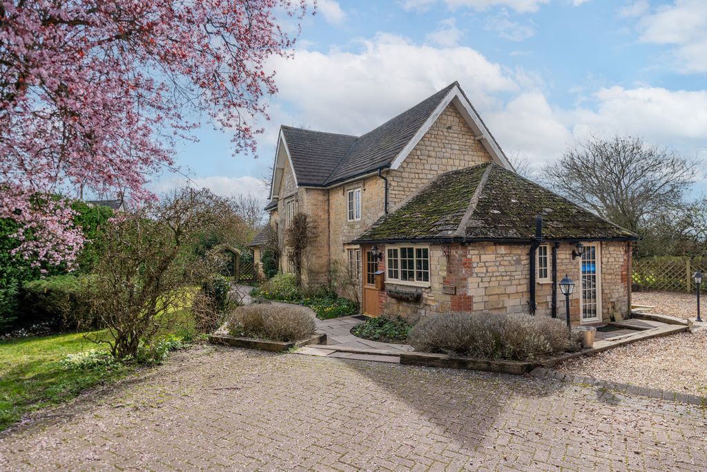 Property photo 2 of 22