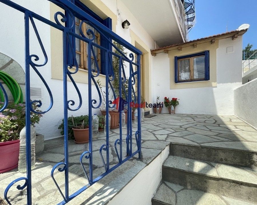 Property photo 2 of 23