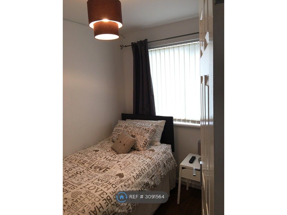 Property photo 3 of 15 Small Bedroom Or Box Room