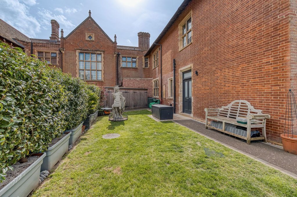 Property photo 2 of 23