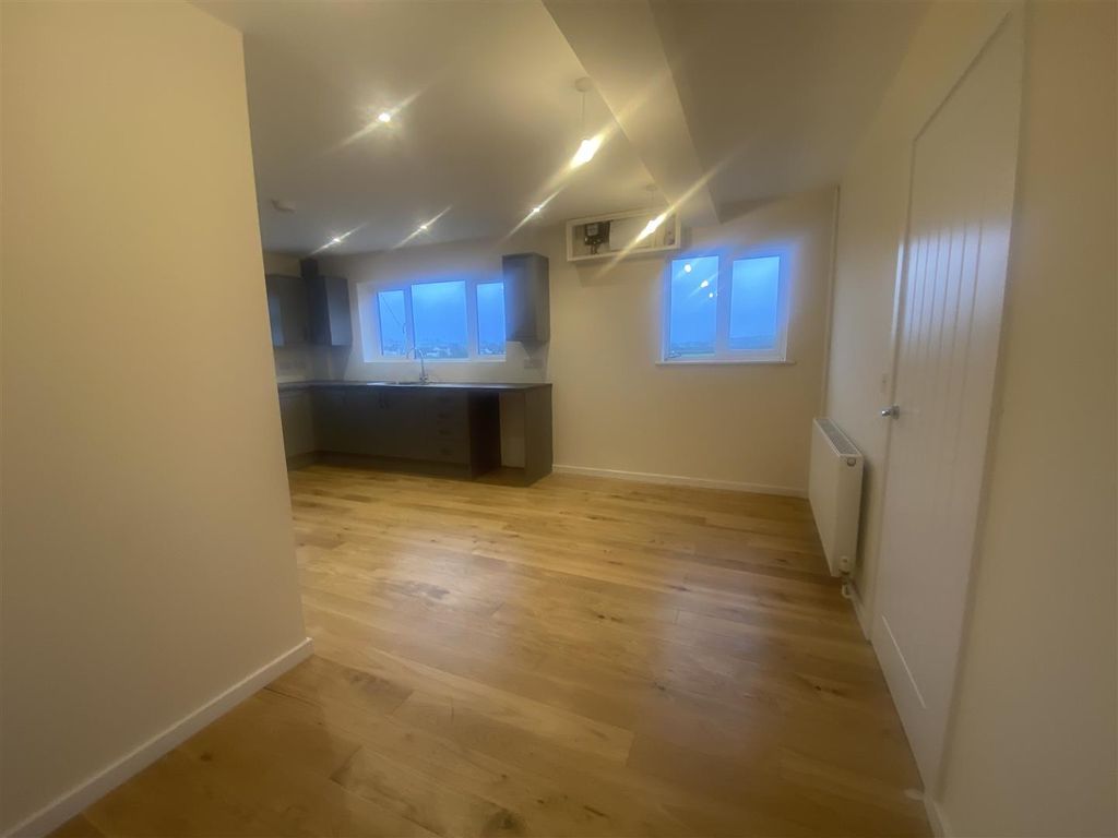 Property photo 3 of 12 Kitchen