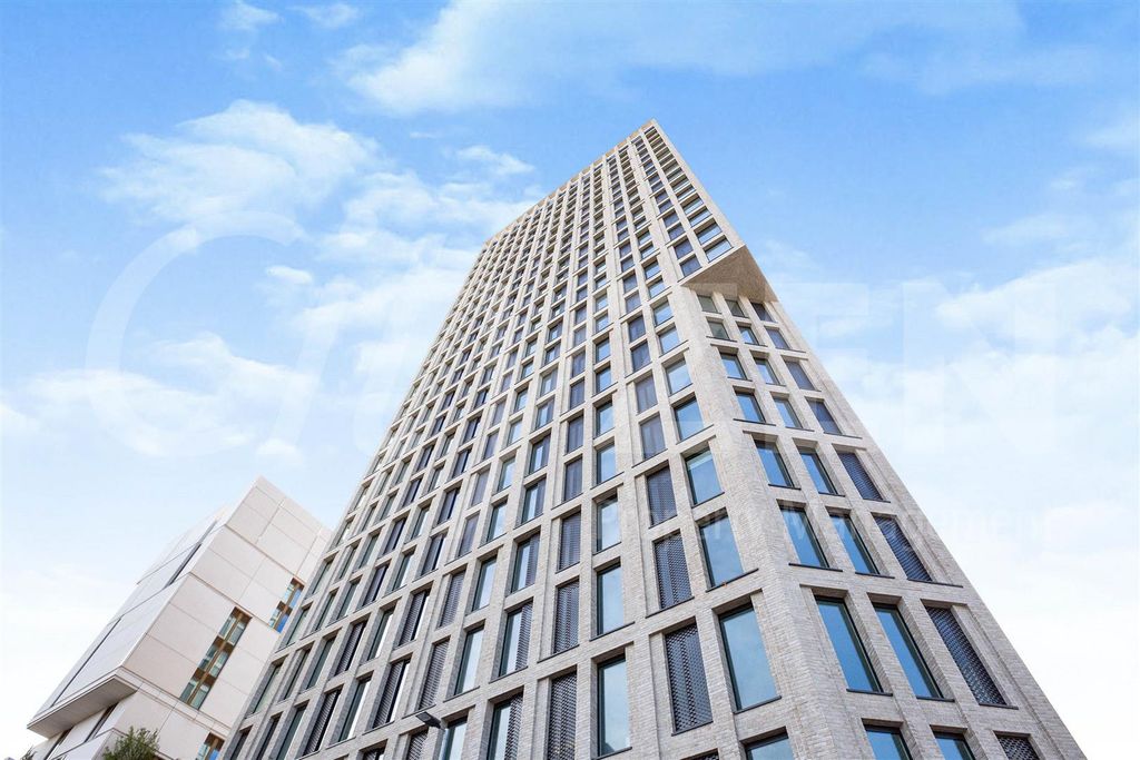 Property photo 3 of 20 Victoria House