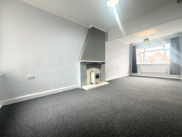 Property photo 1 of 12 Lounge