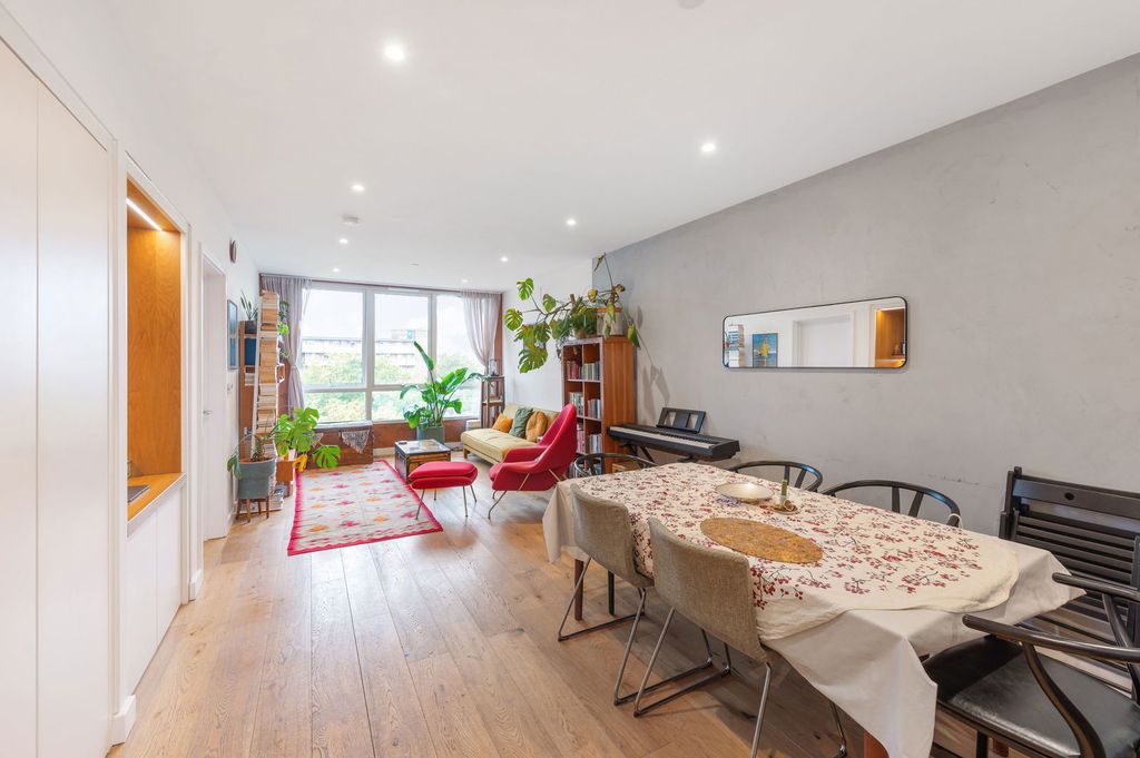 Property photo 3 of 26