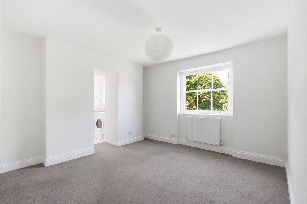Property photo 2 of 24 Picture No. 11