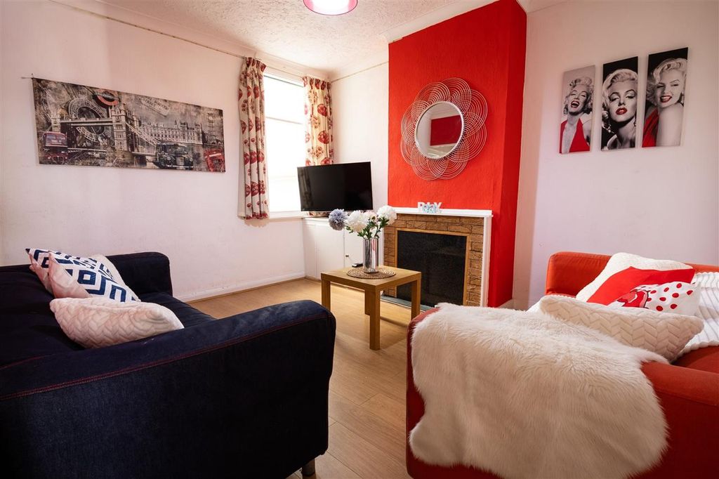 Property photo 3 of 12