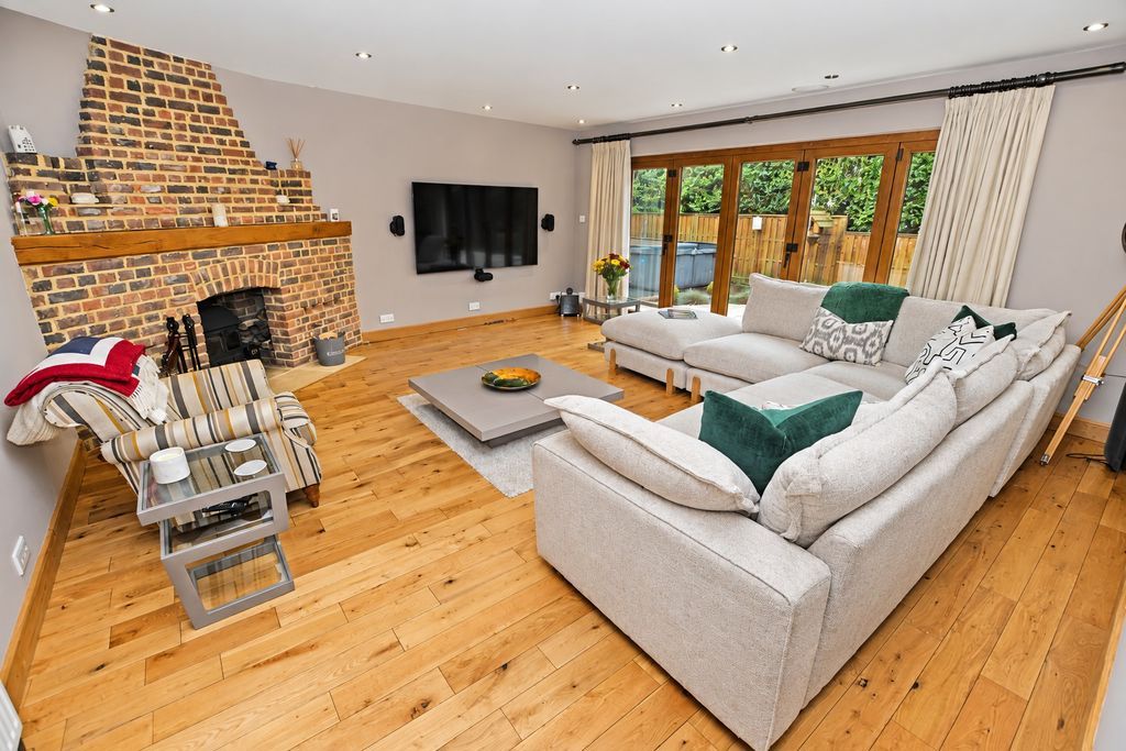Property photo 3 of 48 Photo 76
