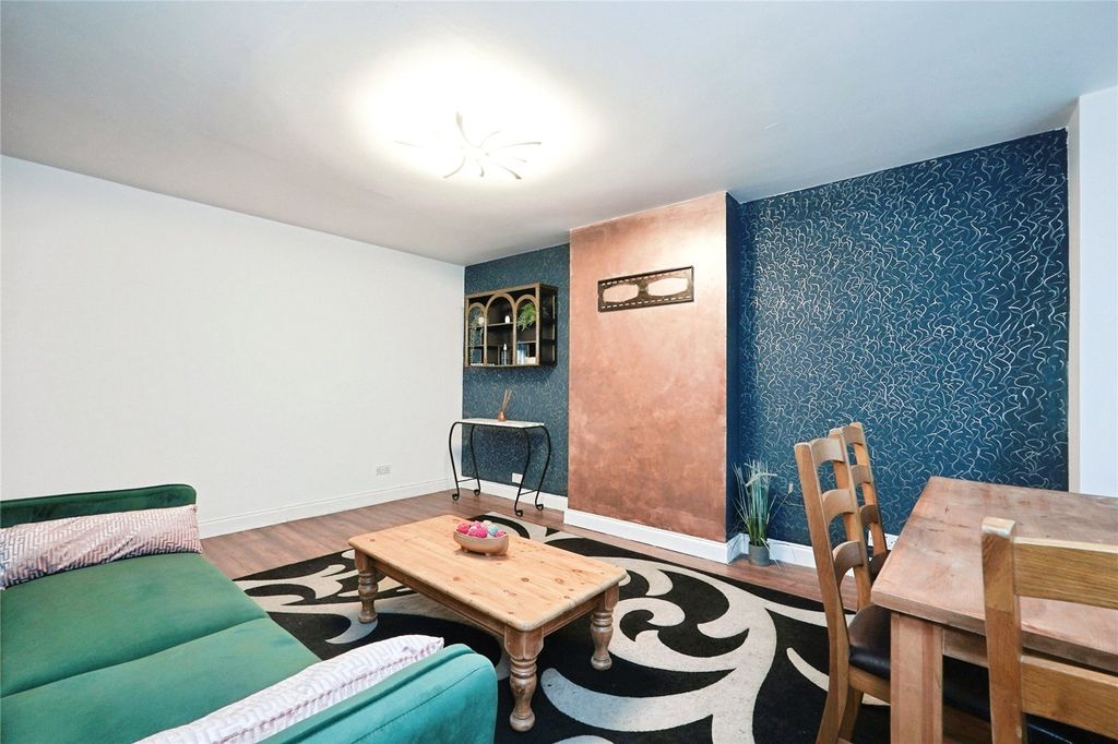 Property photo 3 of 19 Picture No. 04