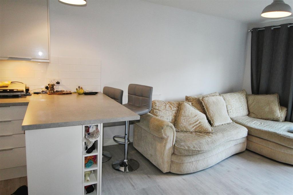 Property photo 3 of 8 c2F9Fa74-3.Jpg