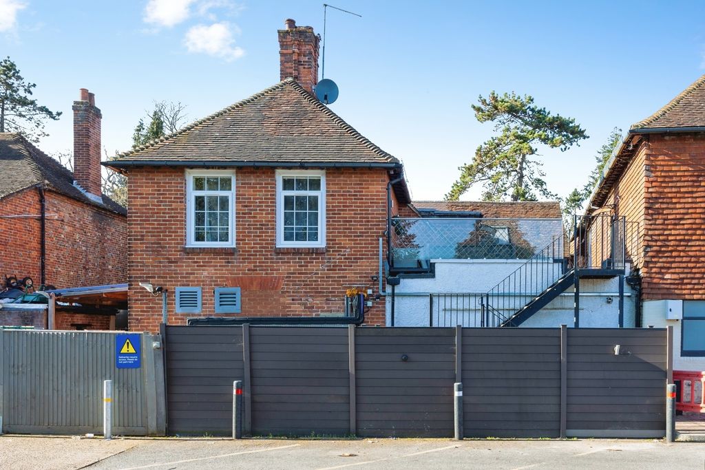 Additional image 20 of 2 bed flat for salePortsmouth Road, Milford, Godalming, Surrey GU8