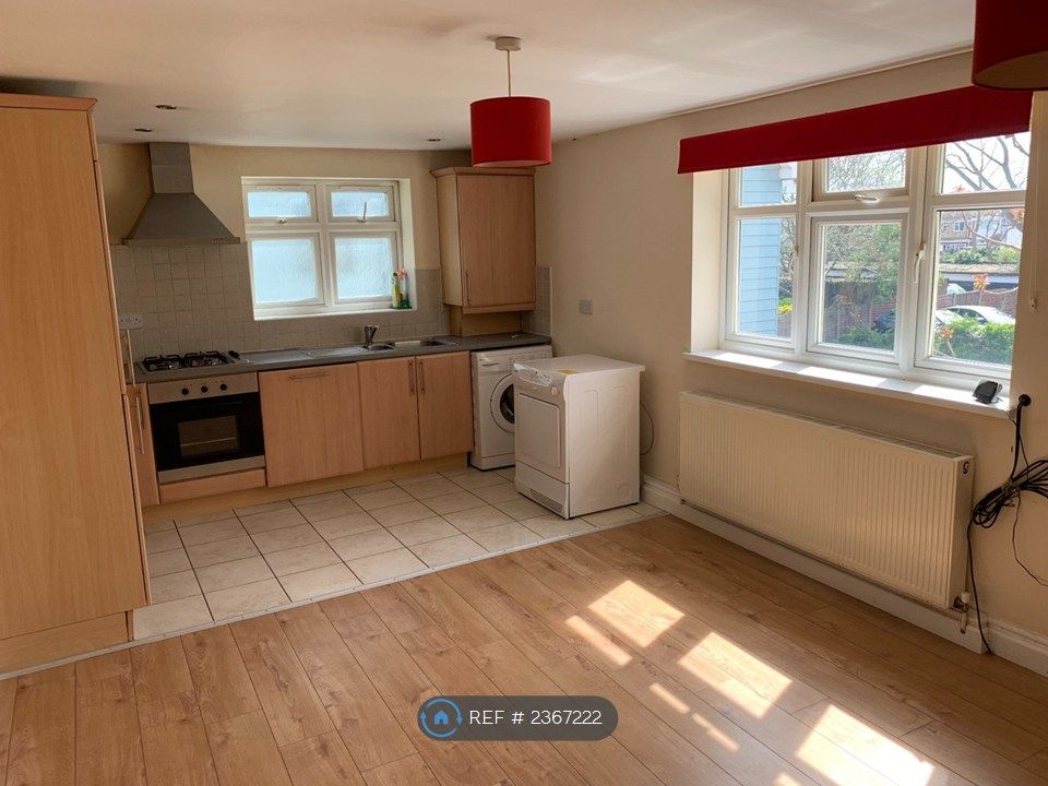 Property photo 2 of 7 Livimg Room/Kitchen