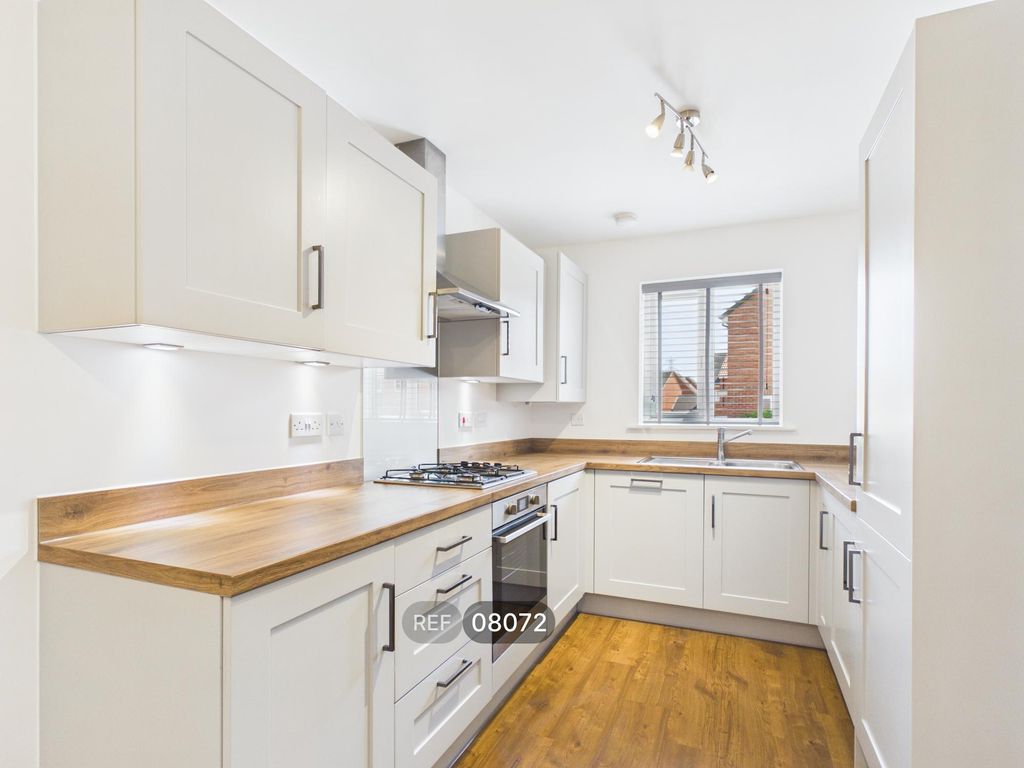 Property photo 2 of 21 Kitchen