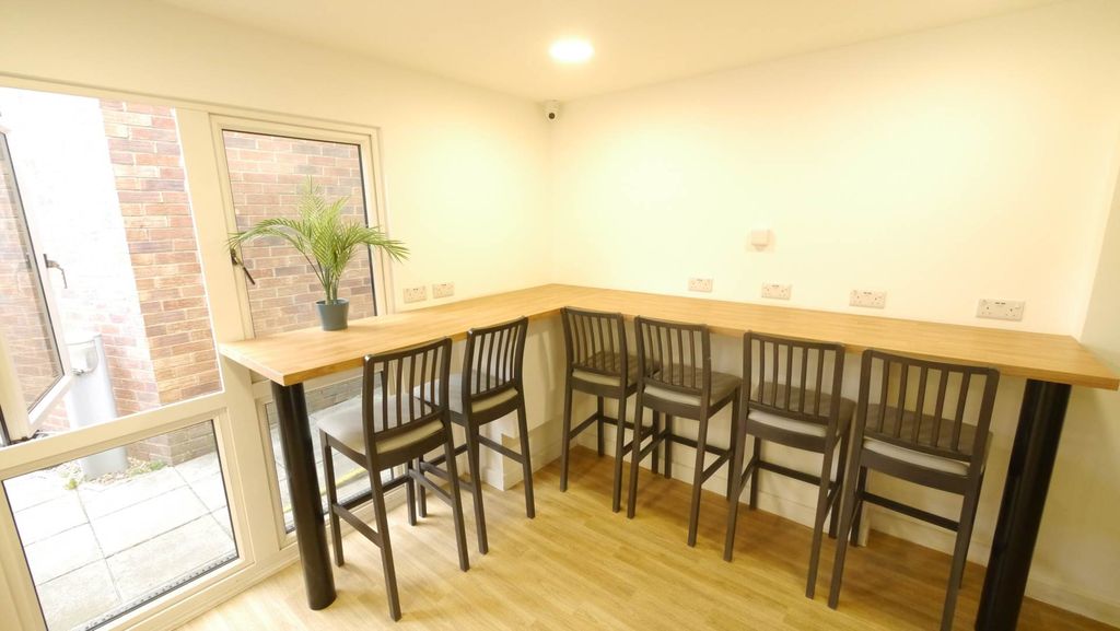 Property photo 3 of 27