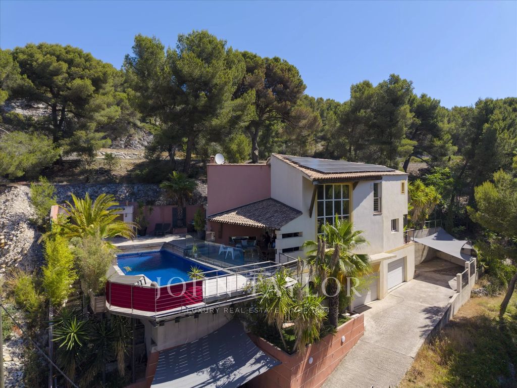 Property photo 1 of 22 Architect's Villa With Heated Pool 500 Meters From Rouet Beach