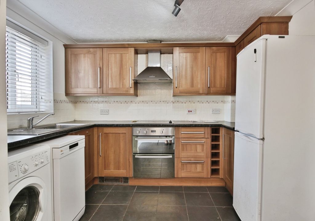 Property photo 2 of 16 4188923