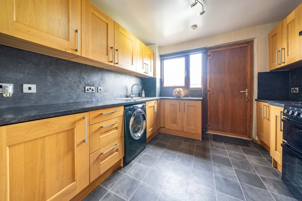 Property photo 3 of 18 Kitchen