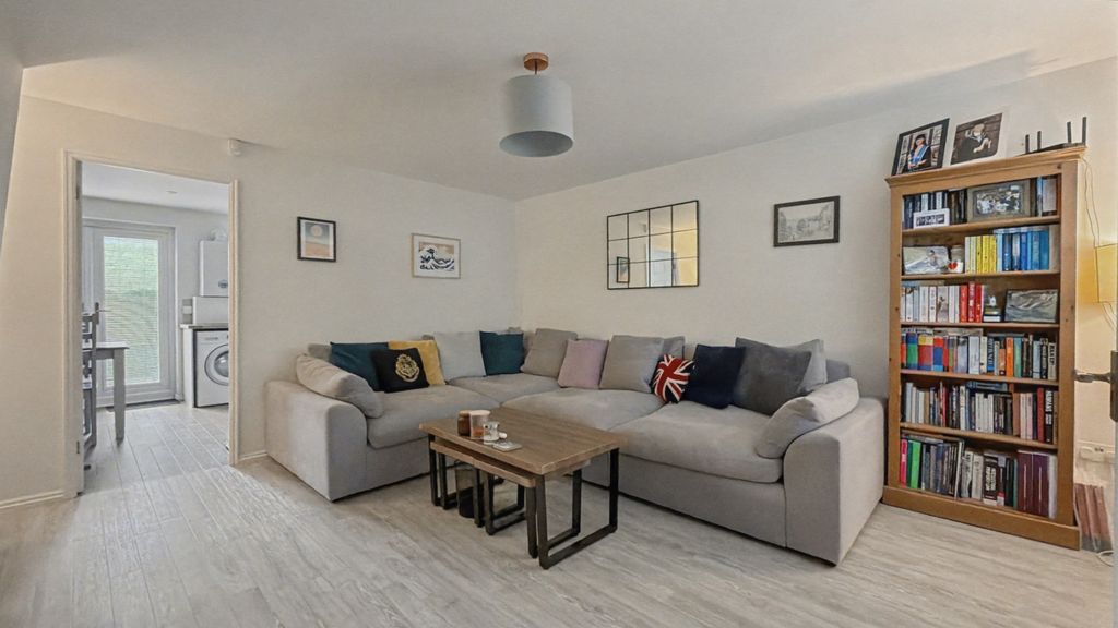 Property photo 3 of 13 4744834