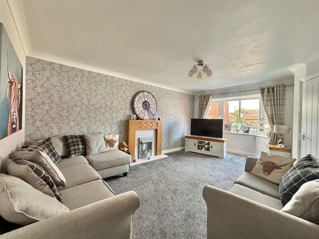 Property photo 2 of 12 Lounge