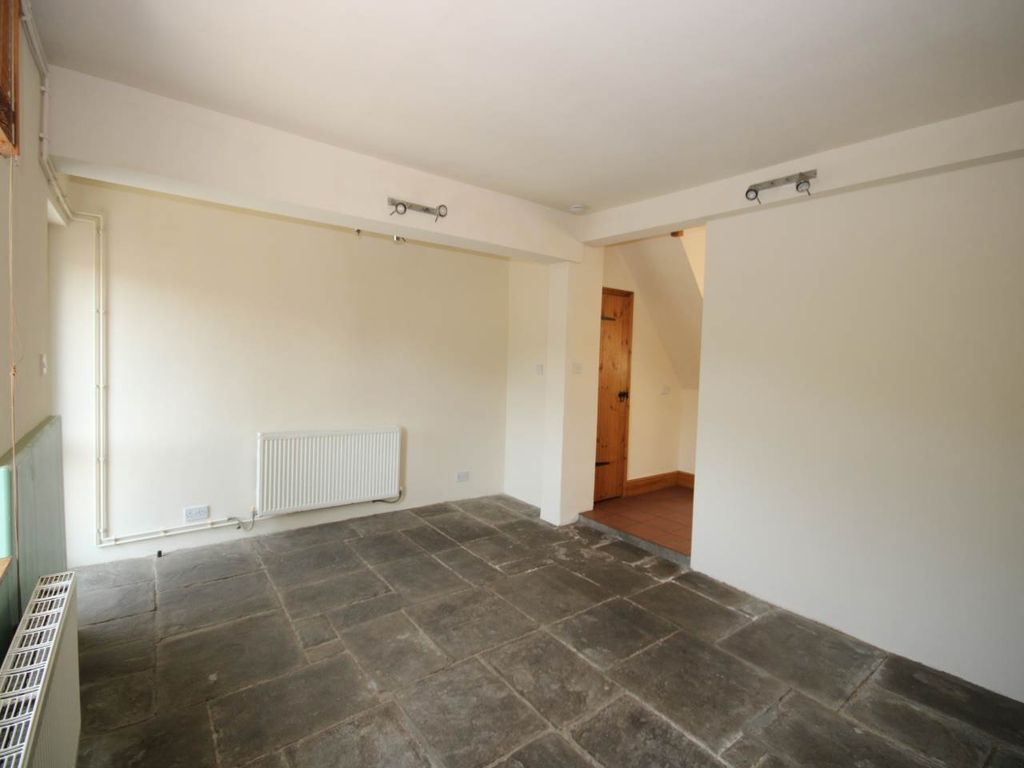 Property photo 3 of 20 Lounge (2)