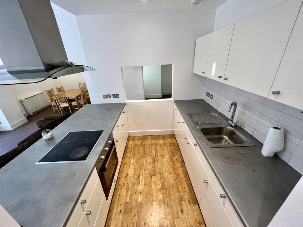 Property photo 2 of 7 Nzotvt7Cekwombgrmofc8W.Jpg