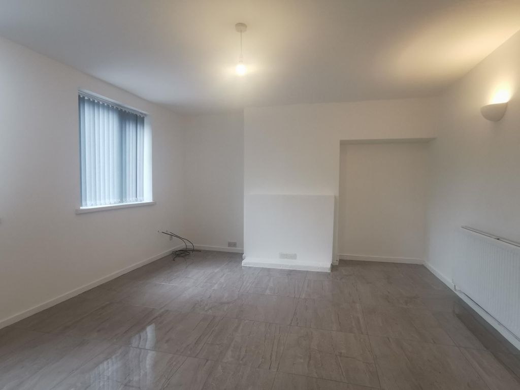 Property photo 3 of 9 Living Room