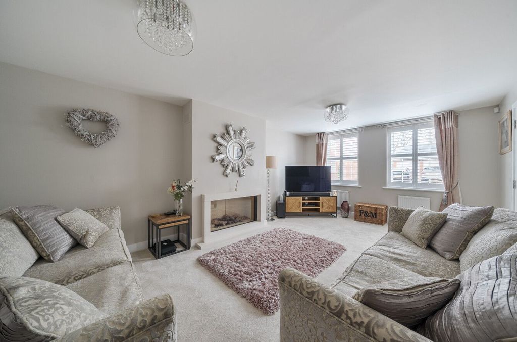 Property photo 2 of 28