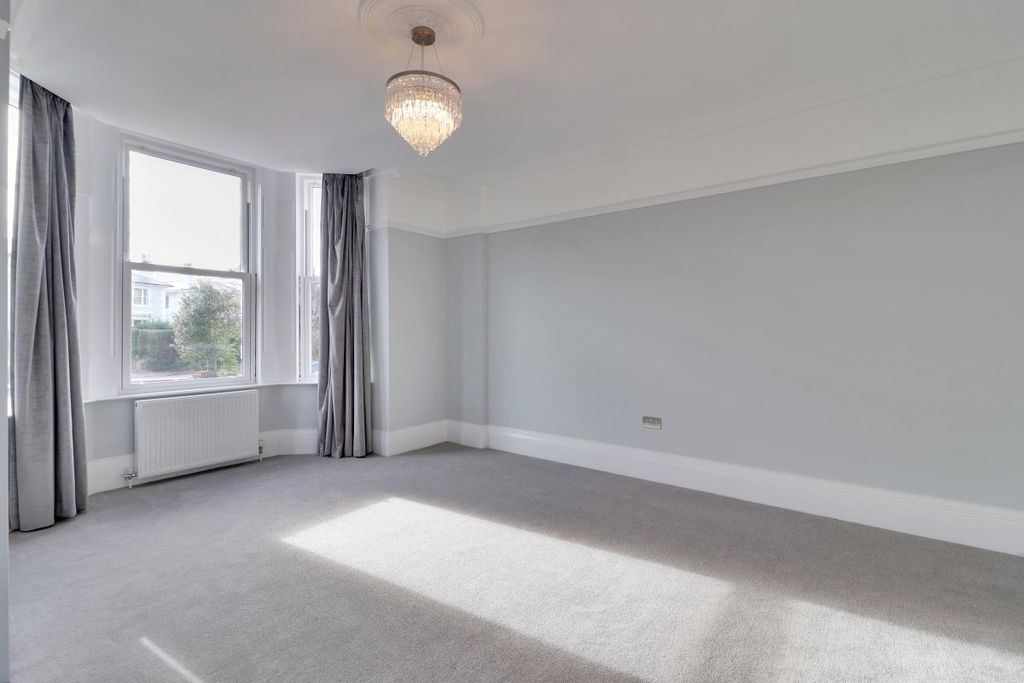 Property photo 3 of 9 Gallery