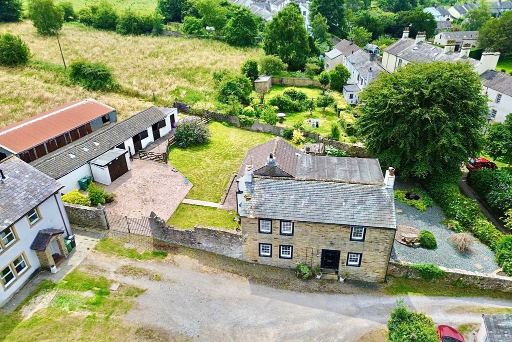 Property photo 2 of 32