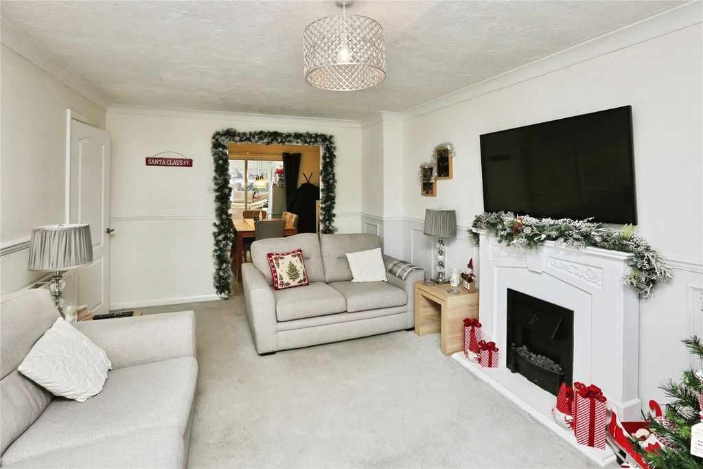 Property photo 3 of 26 Living Room