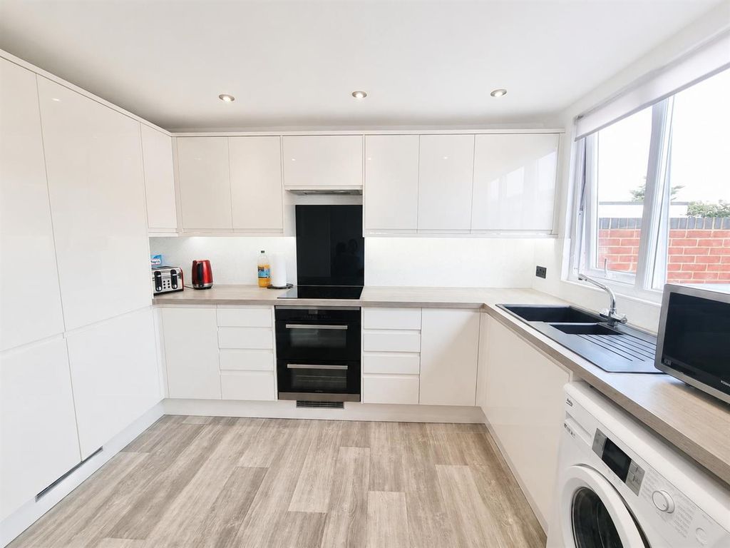 Property photo 1 of 14 Kitchen