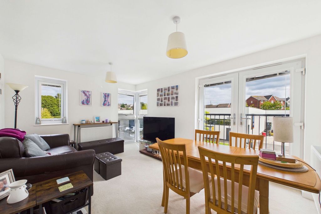 Property photo 3 of 14 Dual-Aspect Living & Balcony