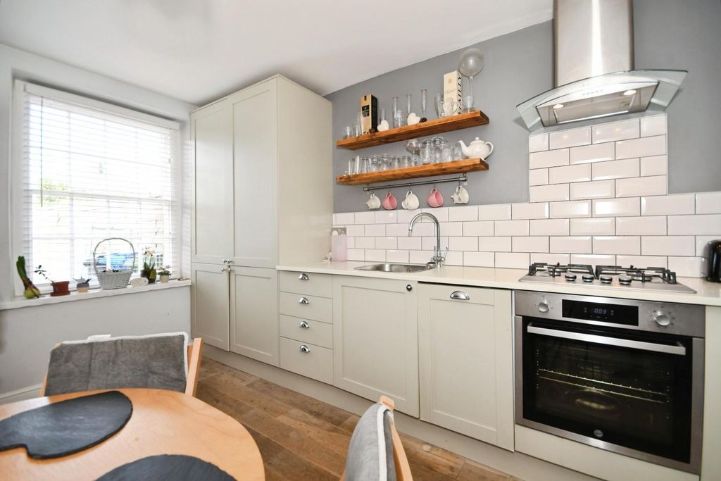 Property photo 3 of 15 Kitchen 03.Jpg