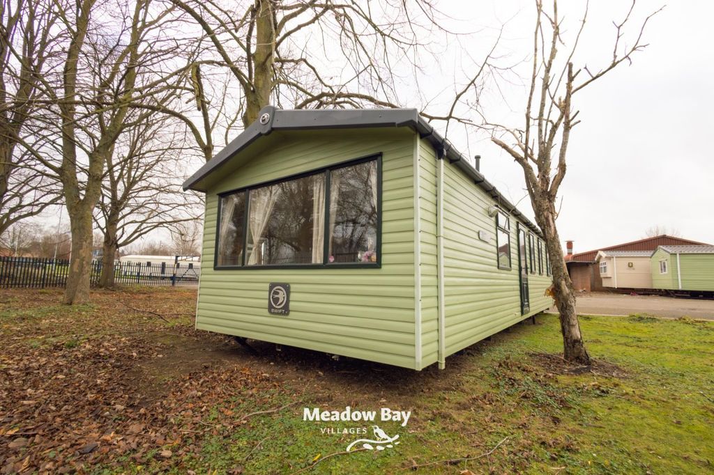 Property photo 1 of 15 2009 Burgundy 35x12 3B Billing 17.Jpg