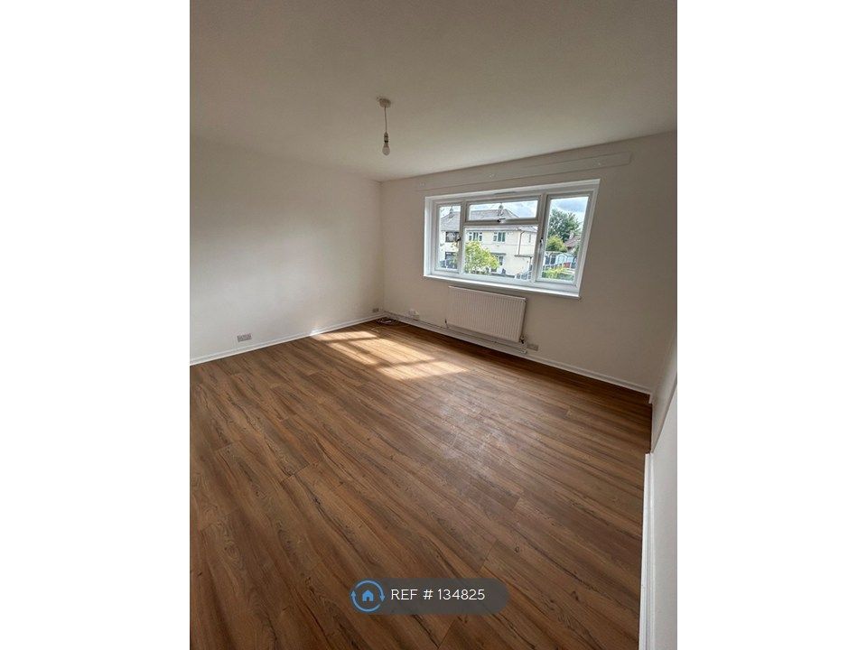 Property photo 1 of 18 Living Room