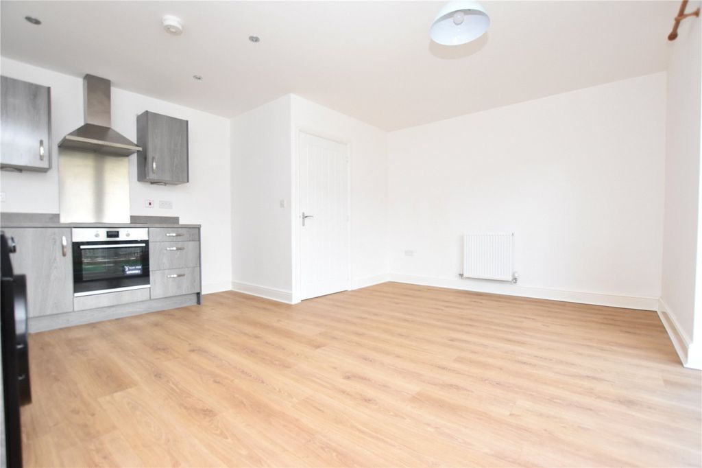 Property photo 2 of 17 Picture No. 13