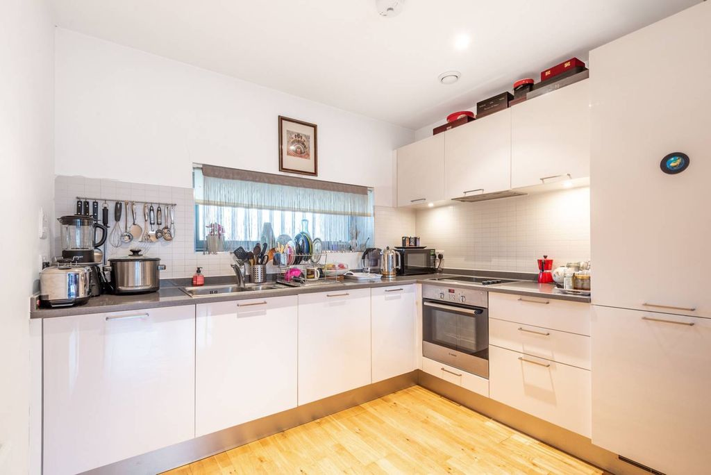 Property photo 3 of 6