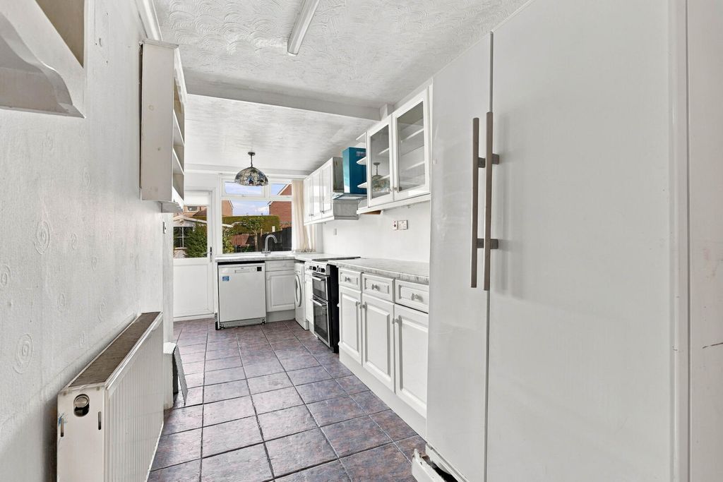 Property photo 3 of 28 Kitchen
